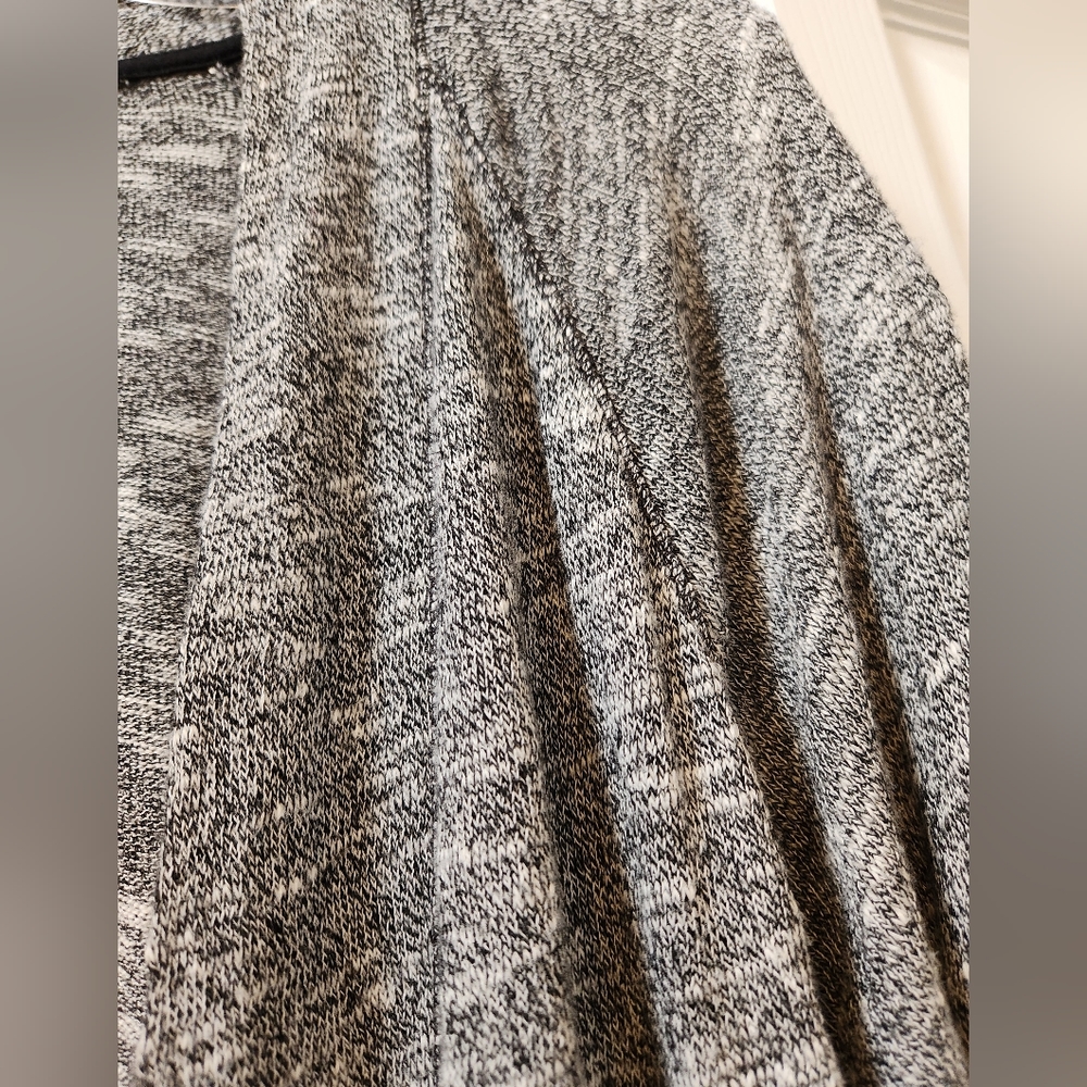💥SALE💥Sonoma Lifestyle, XL, Womens Hi Low Cardigan, Black, White, Gray - Picture 4 of 5